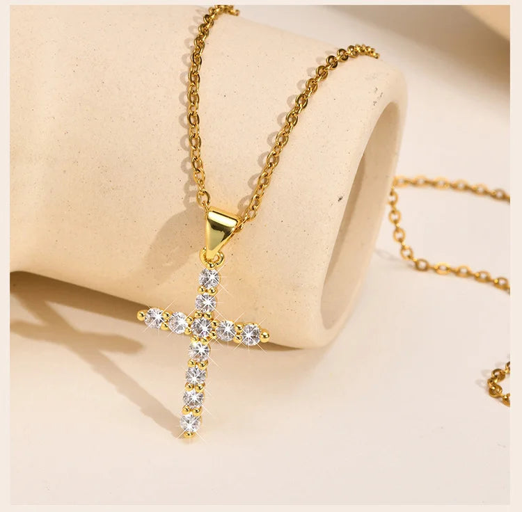 Femmique Cross Pendant Necklace