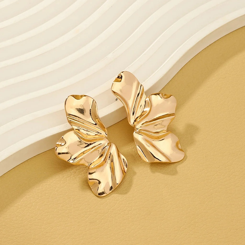 Femmique Simple Alloy Leaf Stud Earrings