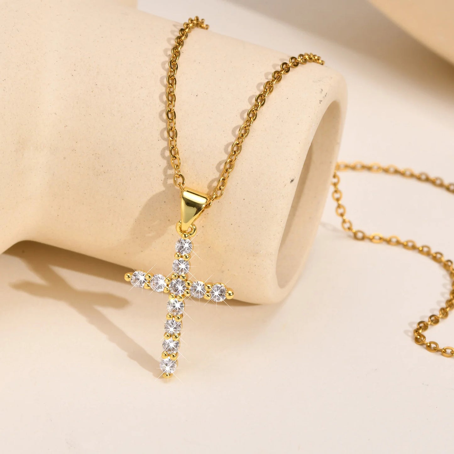 Femmique Cross Pendant Necklace